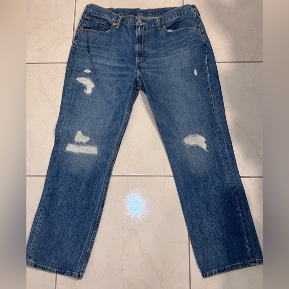 Levis - Picture 2 of 7